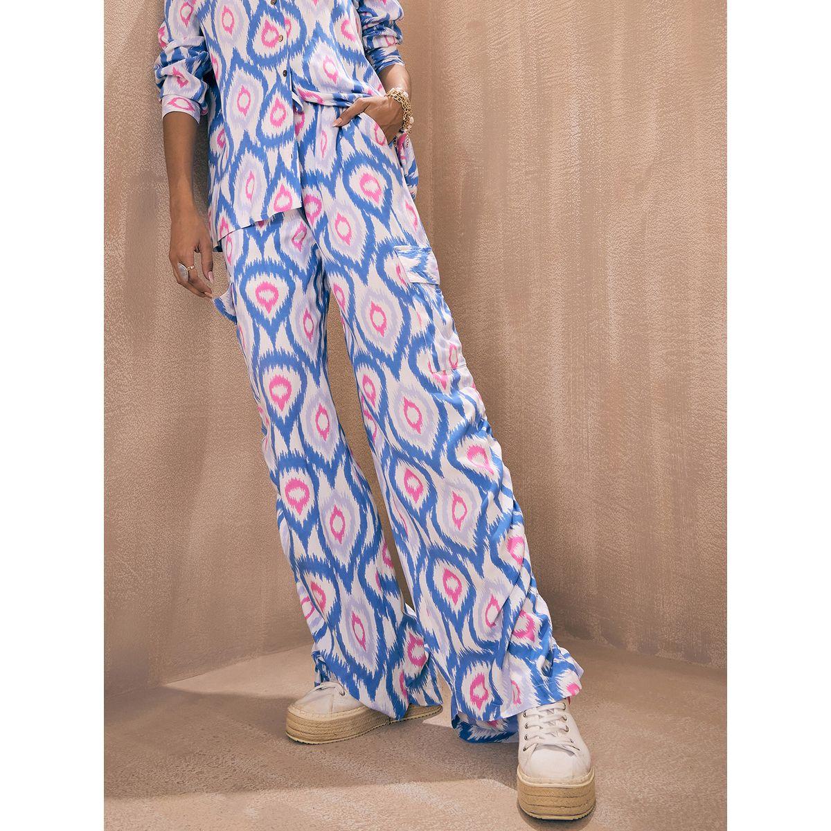 طقم منسق من بنطال كارجو مع بلوزة بطبعة ايكات ساسافراس × ستايلي-women-clothing-coordsets-image-9