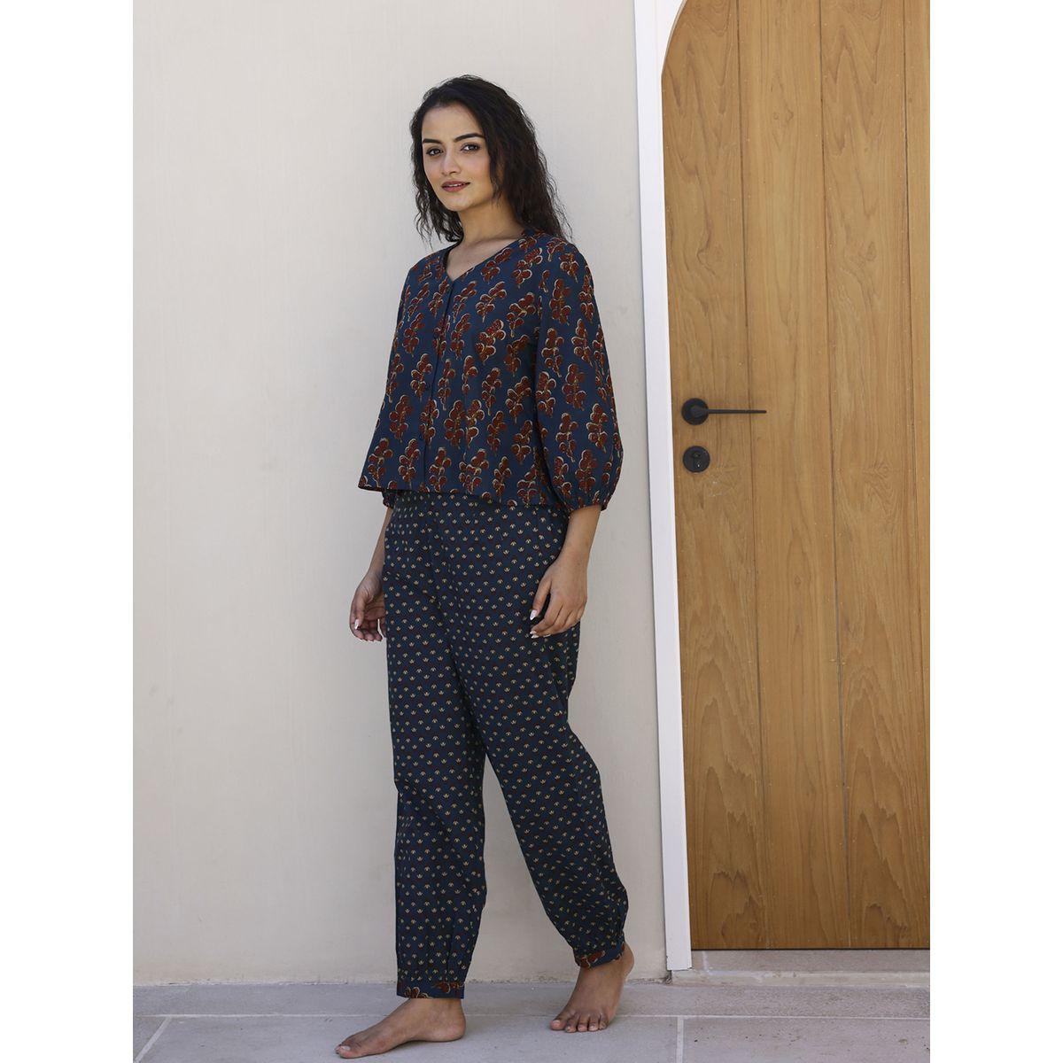 طقم من بنطال بيجاما مع بلوزة قطن مطبعة بزهور سانسكريتي هومز × ستايلي-women-clothing-nightwear-pyjamas-longsets-image-3