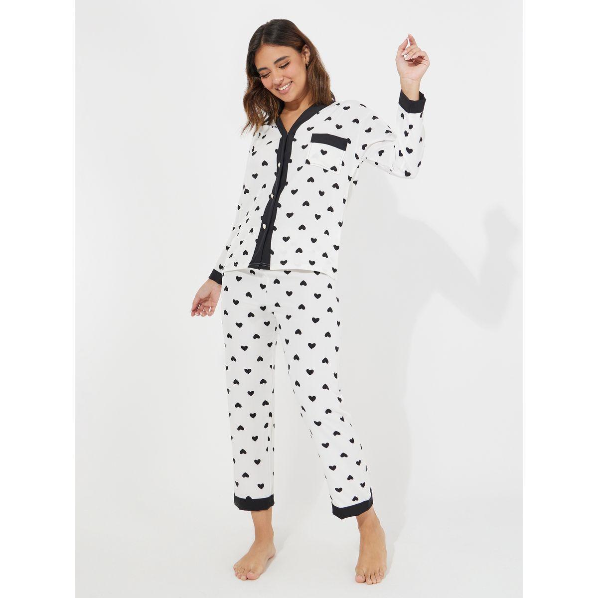 طقم من بنطال بيجاما مع بلوزة بطبعة قلوب وازرار-women-clothing-nightwear-pyjamas-longsets-image-1