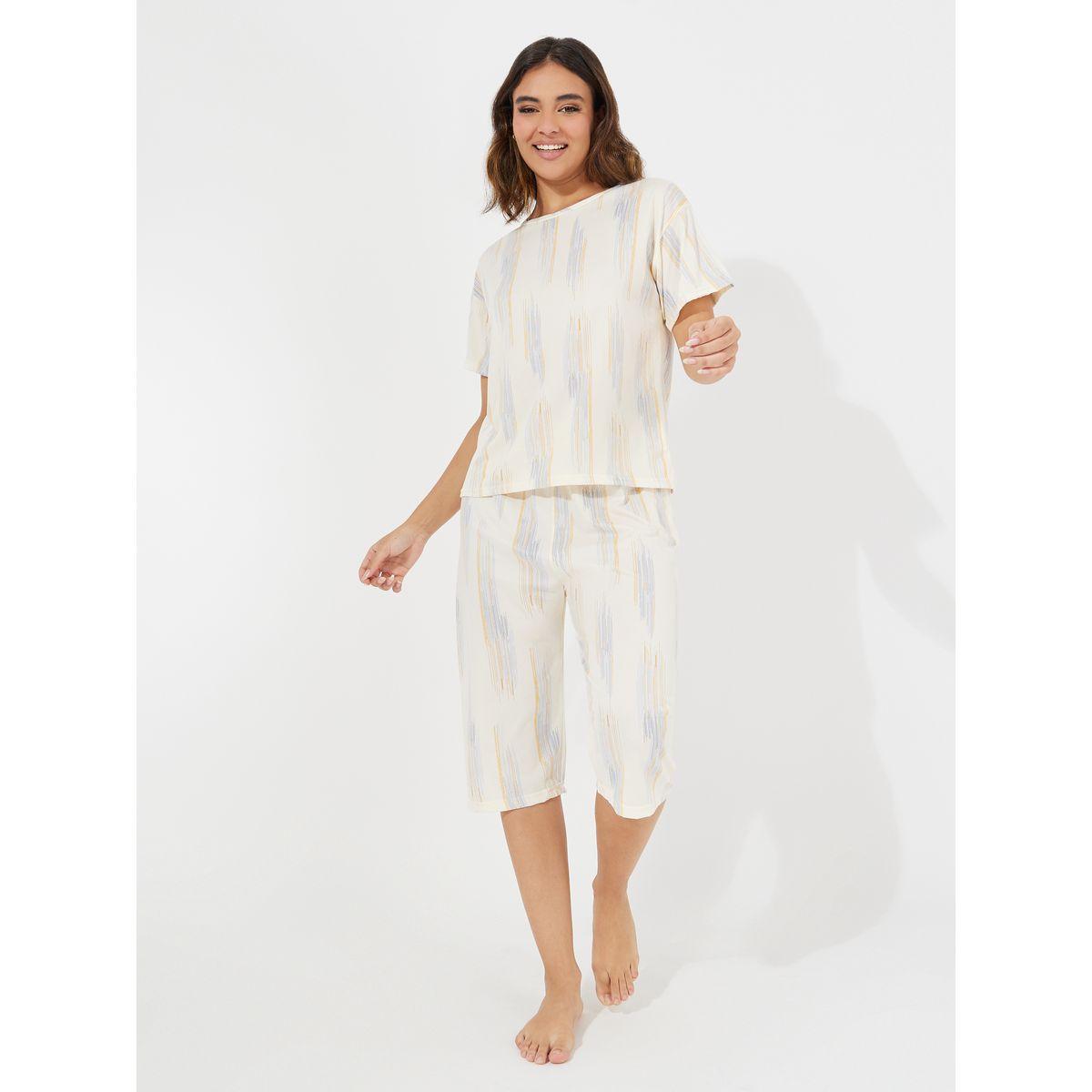 طقم من بنطال كابري مع تيشيرت بياقة دائرية-women-clothing-nightwear-pyjamas-longsets-image-1