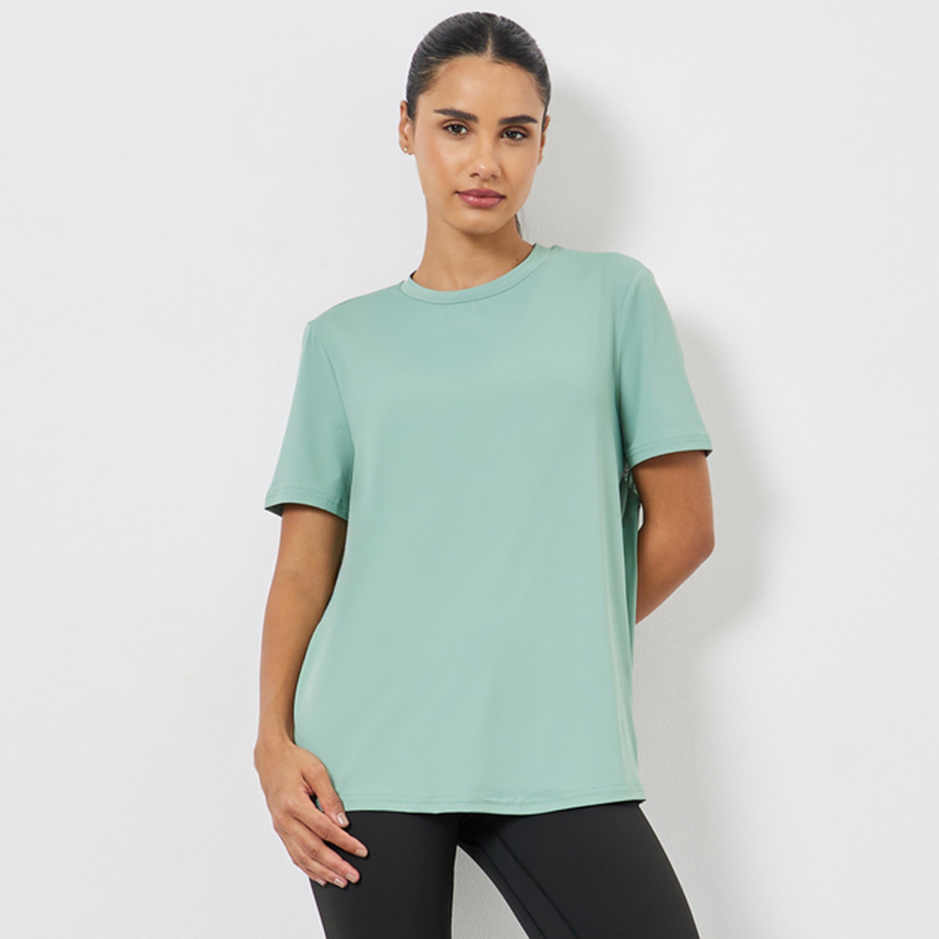 بلوزة بتفاصيل خياطة وشبك خلفي-women-clothing-tshirts-image-1