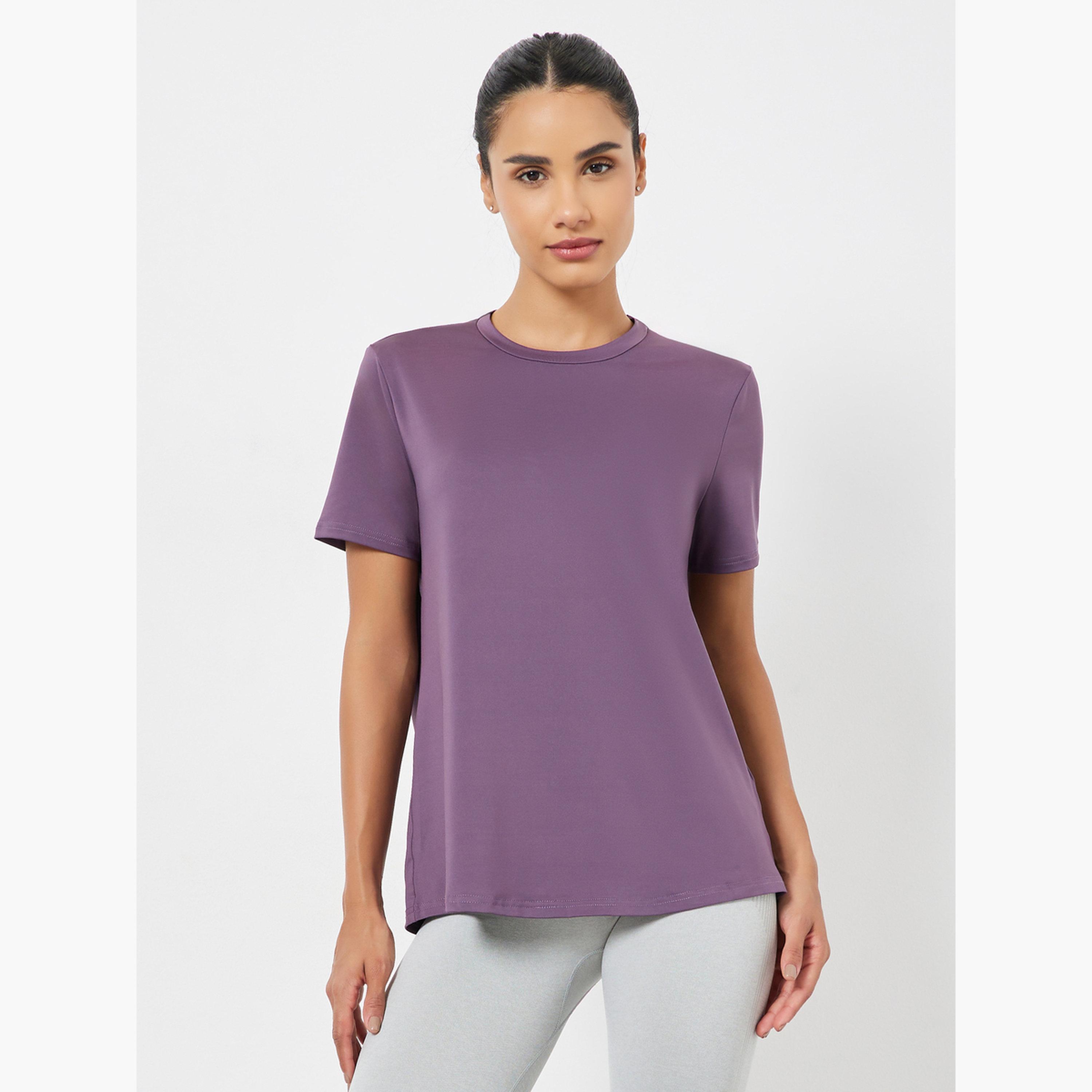 بلوزة بتفاصيل خياطة وشبك خلفي-women-clothing-tshirts-image-1