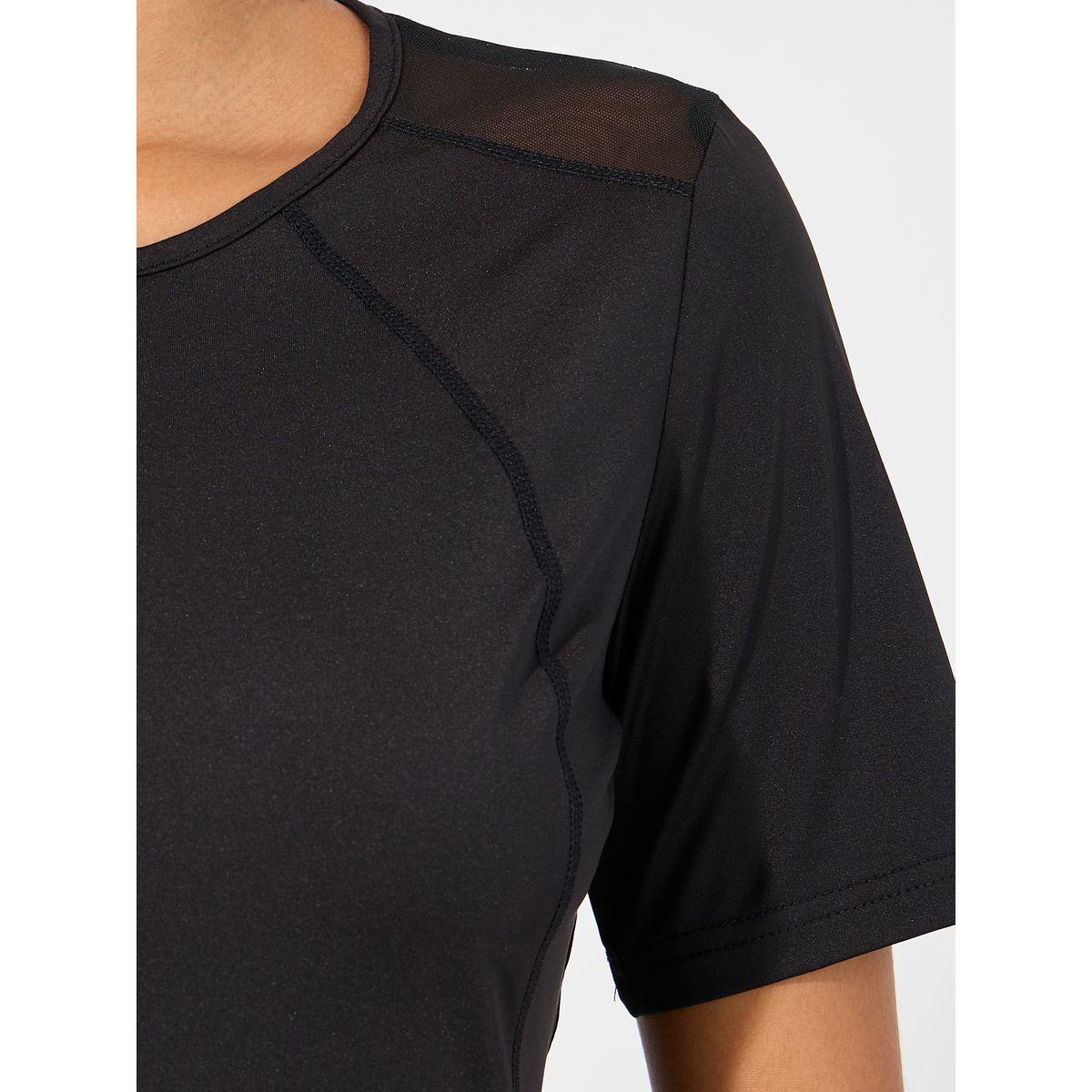 بلوزة بتفاصيل شبكية وأكمام قصيرة-men-clothing-sportswearandactivewear-tshirtsandpolos-image-4