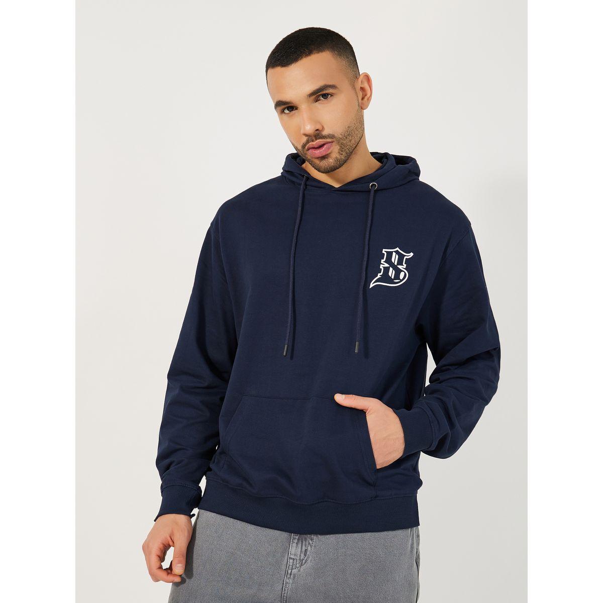 هودي بقصة مريحة وطبعة جرافيك-men-winterwear-hoodiesandsweatshirts-image-1