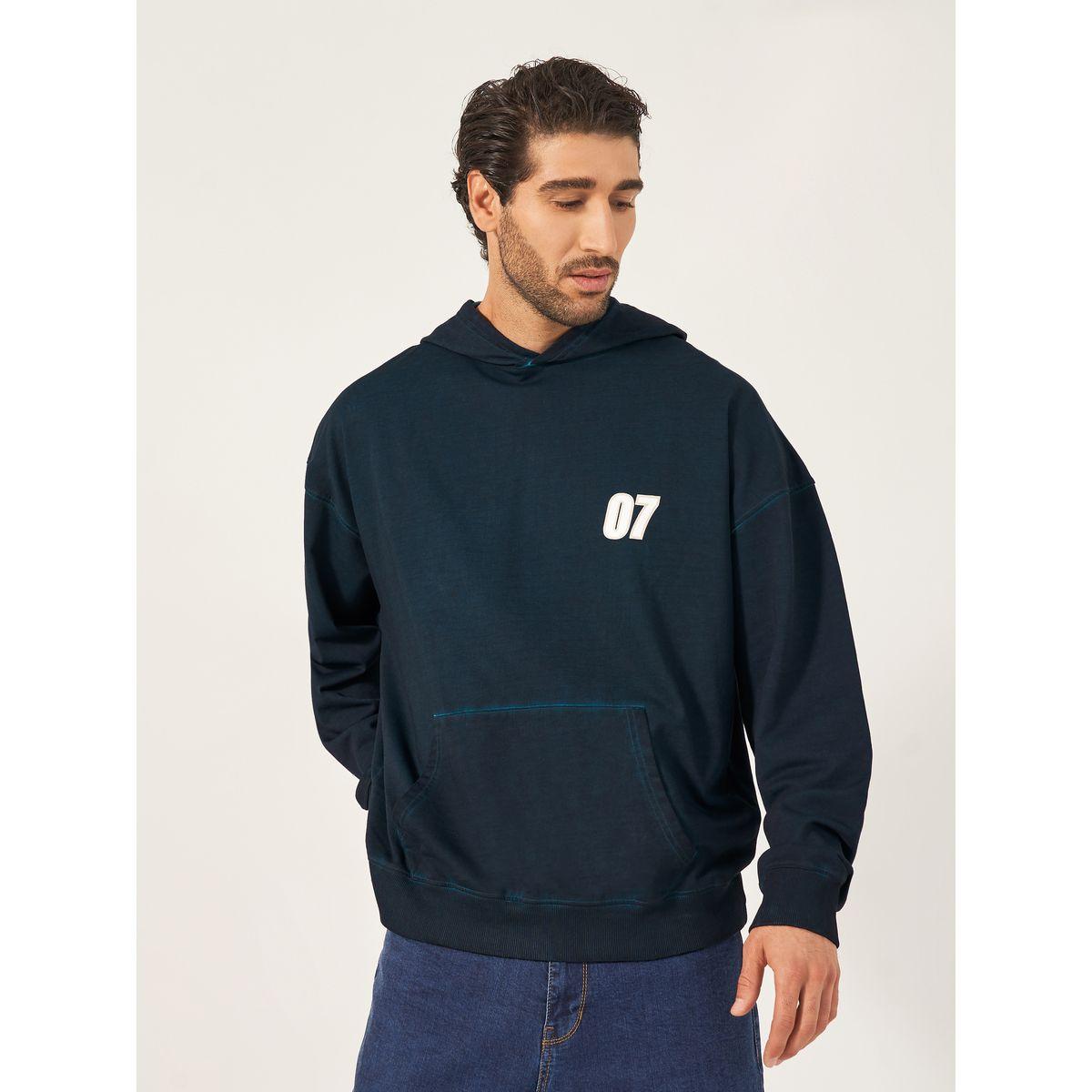 هودي فضفاض بطبعة رقم مع جيوب-men-winterwear-hoodiesandsweatshirts-image-2