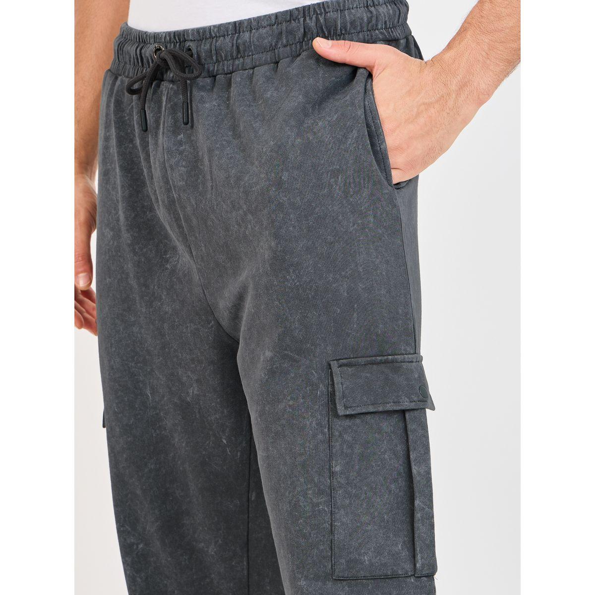 جوغر فضفاض بتفاصيل مشطوفة وجيب كارجو-men-clothing-bottoms-joggers-image-3