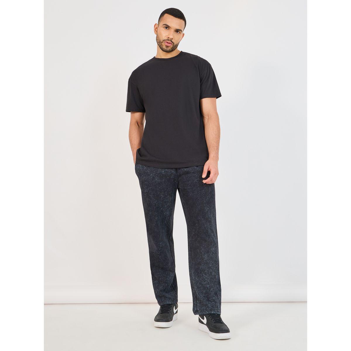 جوغر بقصة مريحة وتفاصيل مشطوفة-men-clothing-bottoms-joggers-image-2
