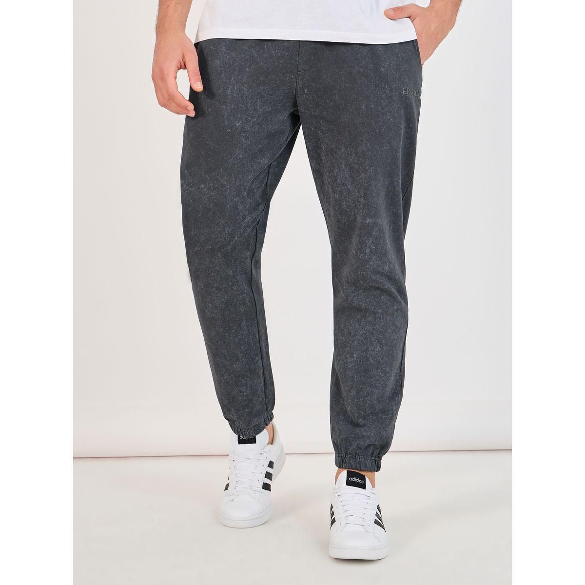 جوغر بقصة سليم فت وتفاصيل مُطرّزة-men-clothing-bottoms-joggers-image-1