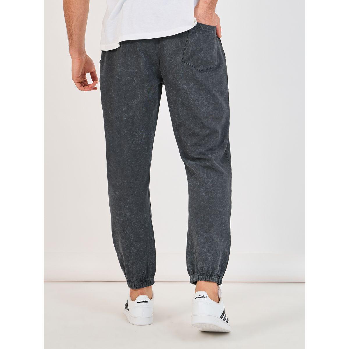 جوغر بقصة سليم فت وتفاصيل مُطرّزة-men-clothing-bottoms-joggers-image-4