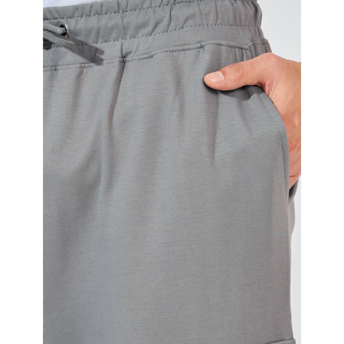 جوغر فضفاض بتفاصيل مُتباينة وجيوب كارجو-men-clothing-bottoms-joggers-image-3