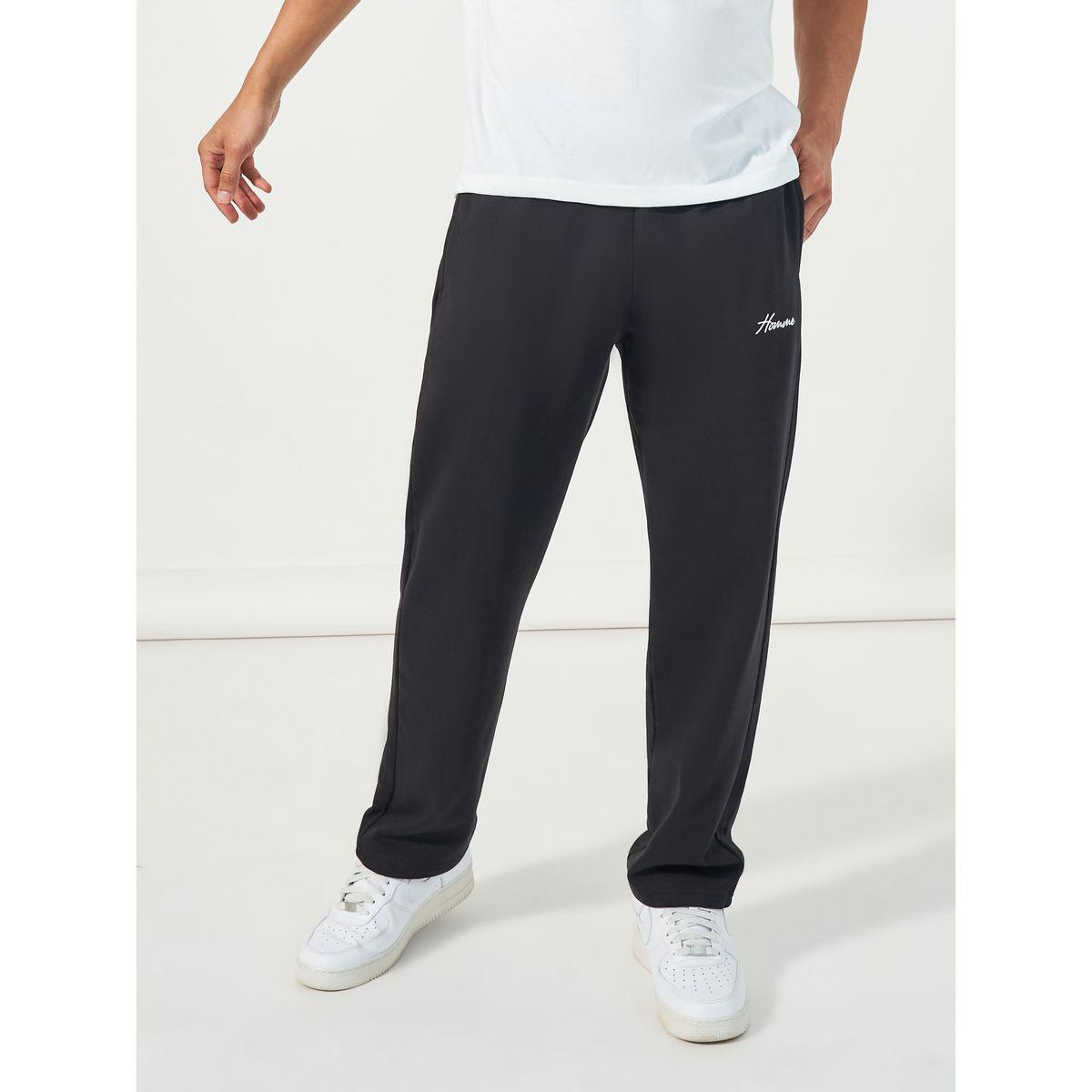 جوغر بحواف مفتوحة وكتابة مُطرّزة-men-clothing-bottoms-joggers-image-2