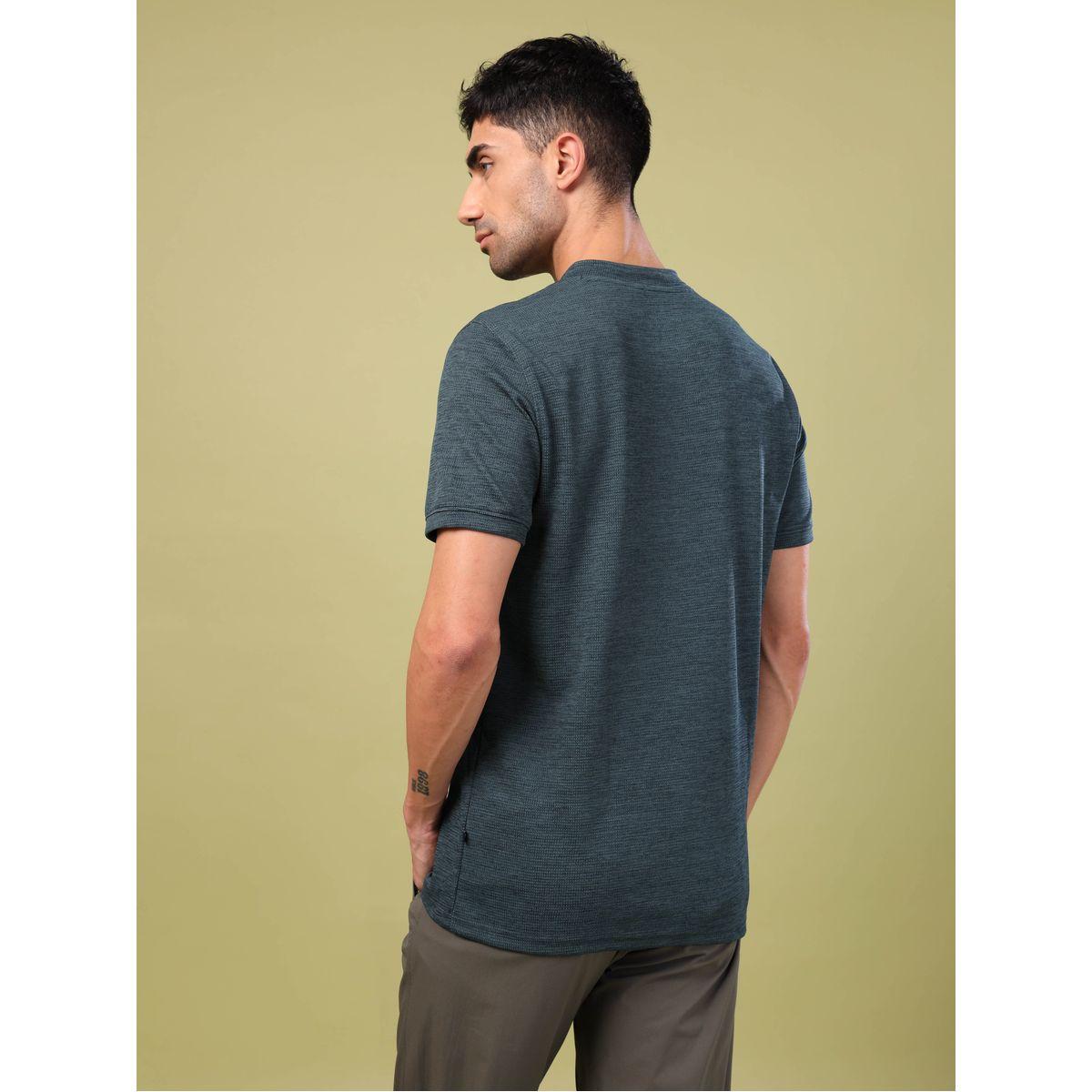 تيشيرت سادة بقصة سليم فت مع ياقة بازرار تكنوسبورت × ستايلي-men-clothing-sportswearandactivewear-tshirtsandpolos-image-3