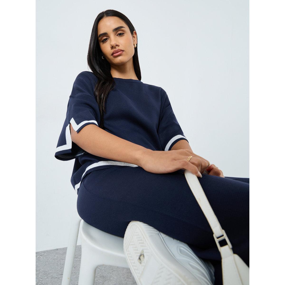 بلوزة بتفاصيل مُتباينة مع أكمام بشق-women-clothing-tshirts-image-1