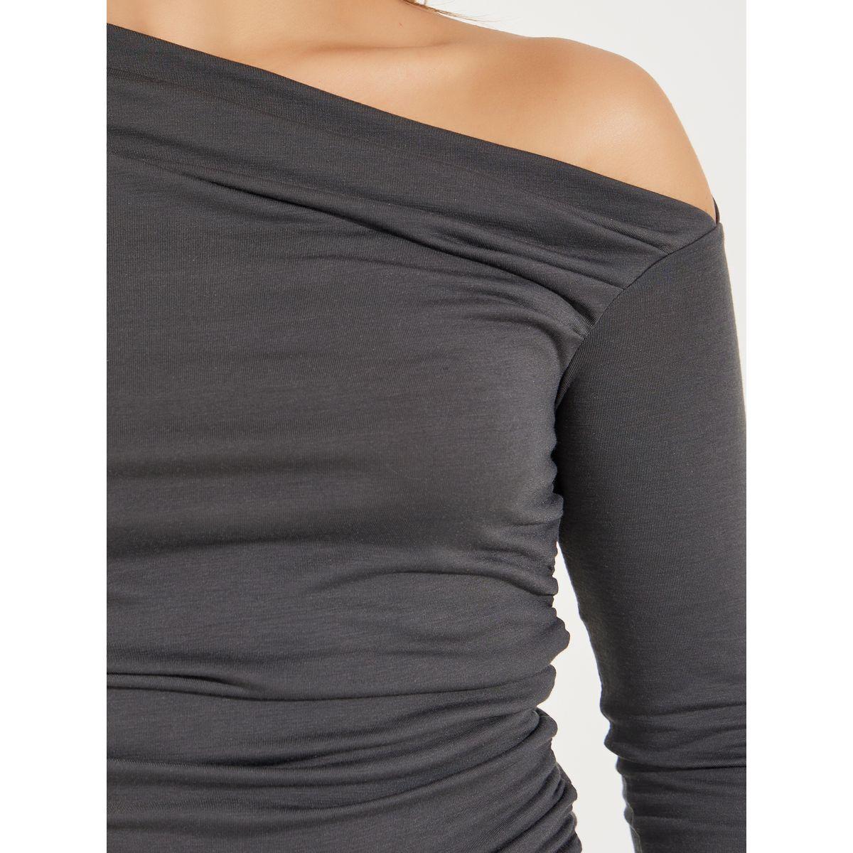 تيشيرت بياقة غير متماثلة الطول كوزي × ستايلي-women-clothing-tshirts-image-3
