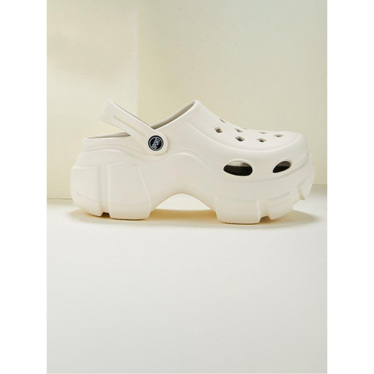 كلوغز بنعل بلاتفورم وفتحات سنِيك-أ-بِيك × ستايلي-women-shoes-sandals-flats-image-6