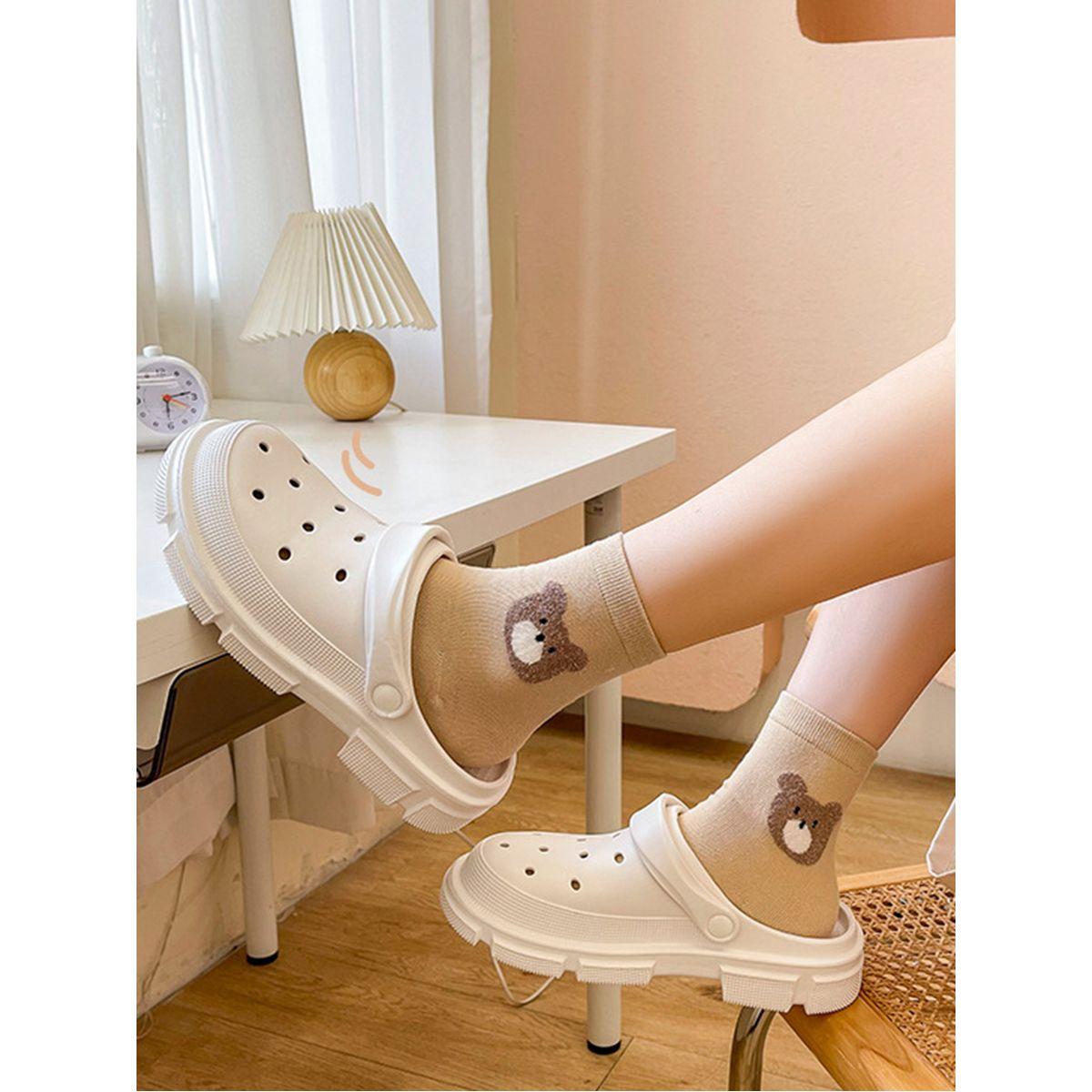 كلوغز هولو مزين بفتحات سنِيك-أ-بِيك × ستايلي-women-shoes-loafersandmoccasins-image-1