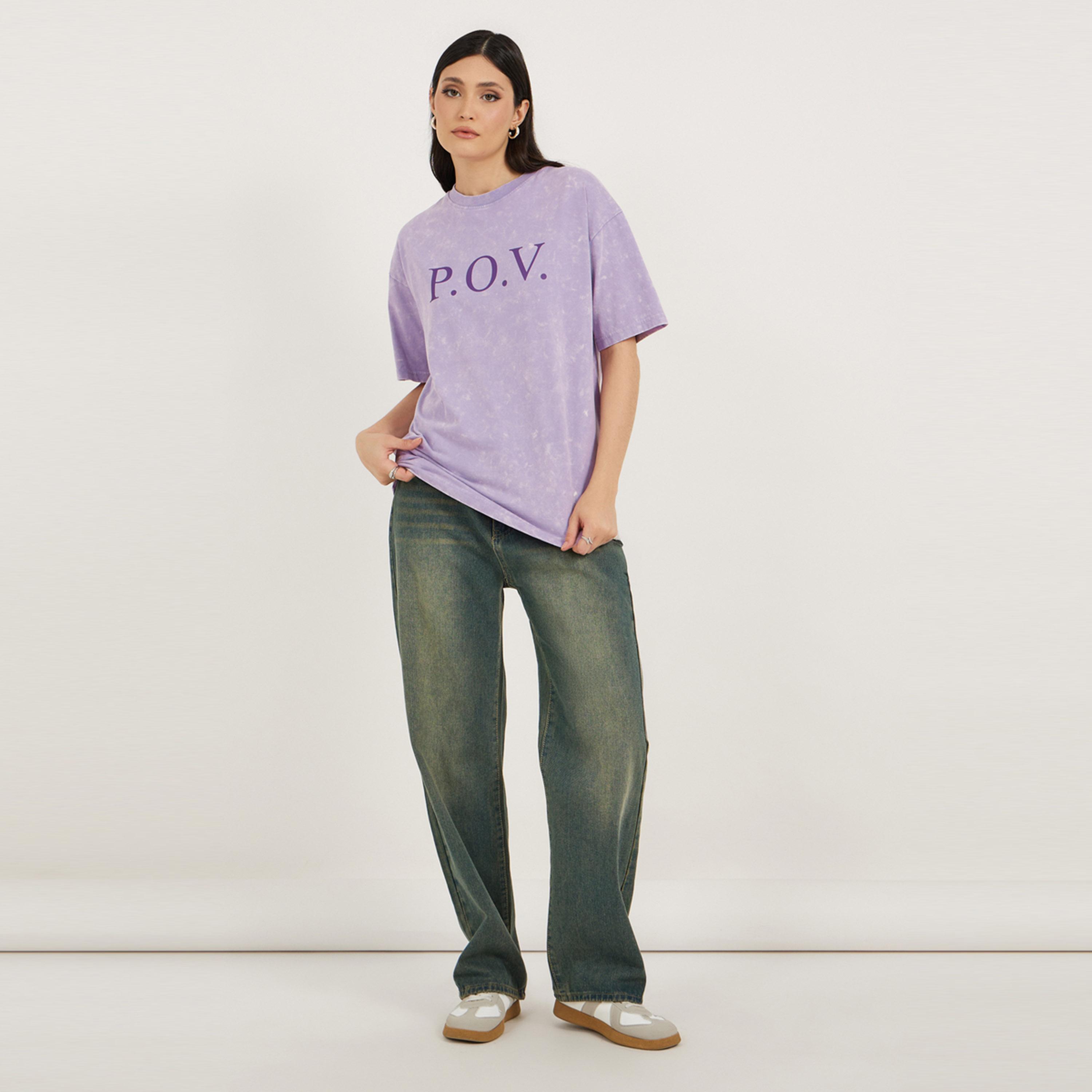 ستايلي - تي شيرت كبير الحجم مطبوع بشعار وتفاصيل باهتة-women-clothing-tshirts-image-2