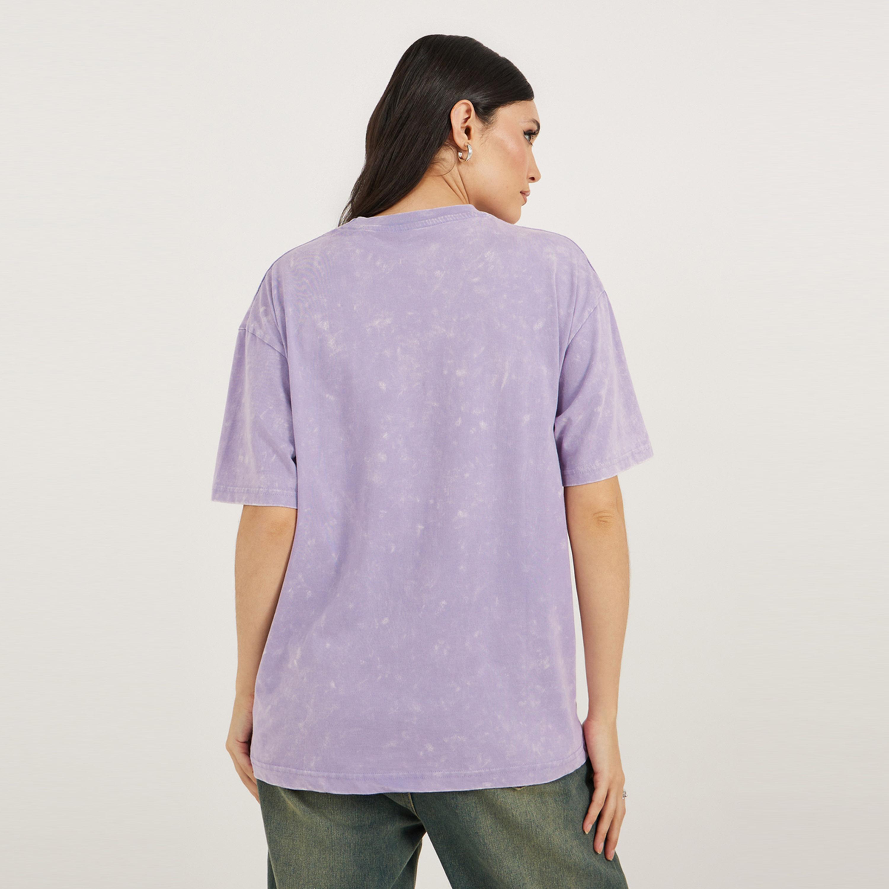ستايلي - تي شيرت كبير الحجم مطبوع بشعار وتفاصيل باهتة-women-clothing-tshirts-image-5