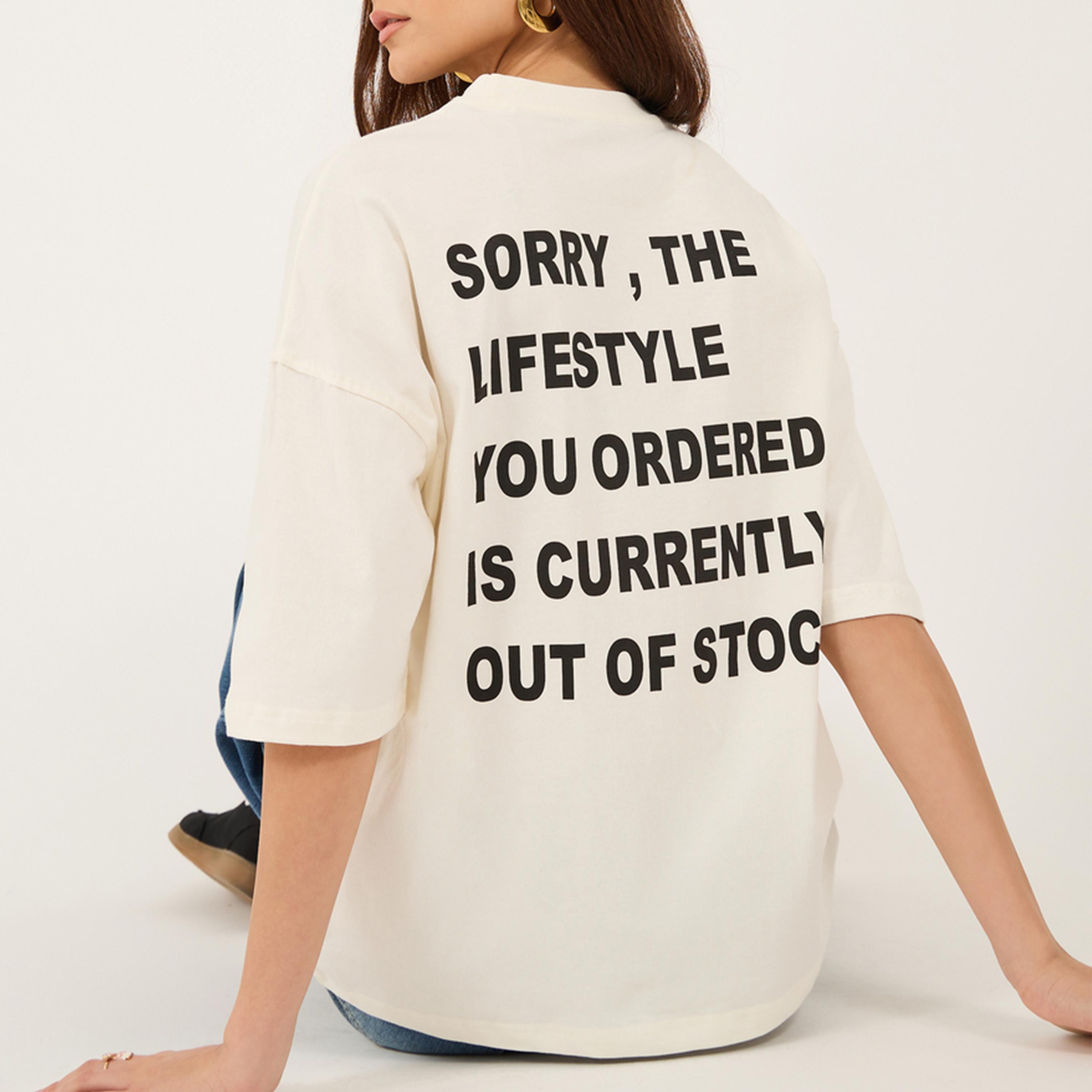 ستايلي - تي شيرت كبير الحجم بطبعة شعار وأكتاف منسدلة-women-clothing-tshirts-image-1