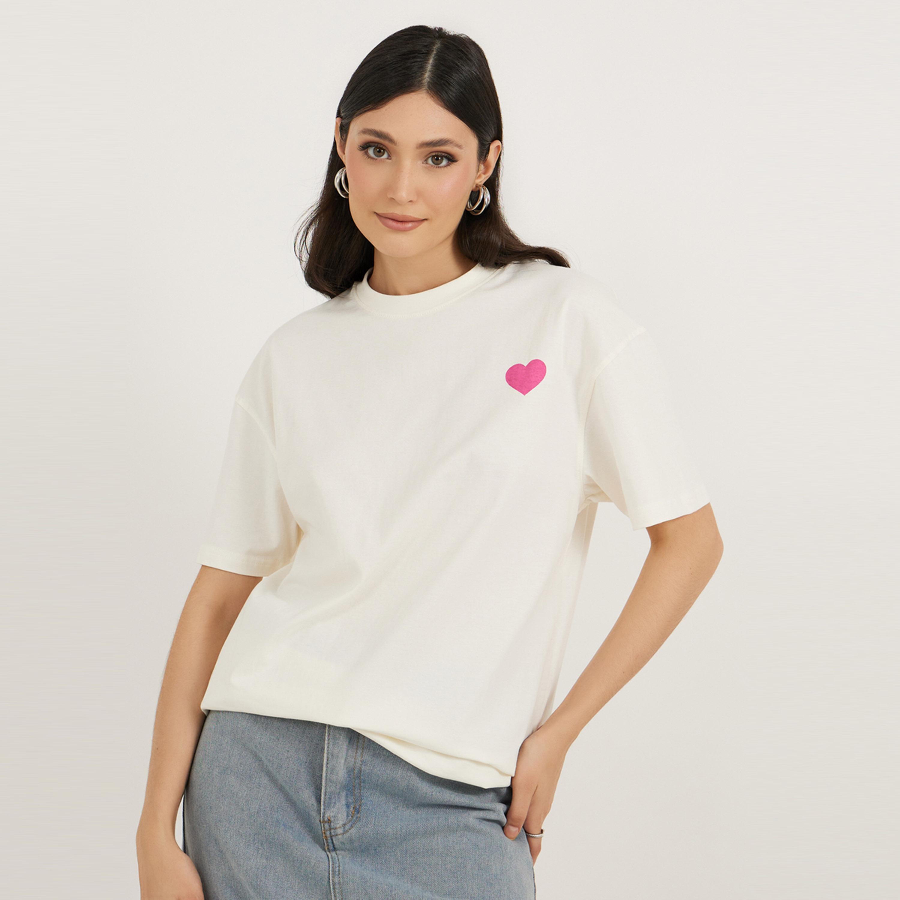 ستايلي - تي شيرت كبير الحجم بطباعة شعار وأكتاف منسدلة-women-clothing-tshirts-image-3