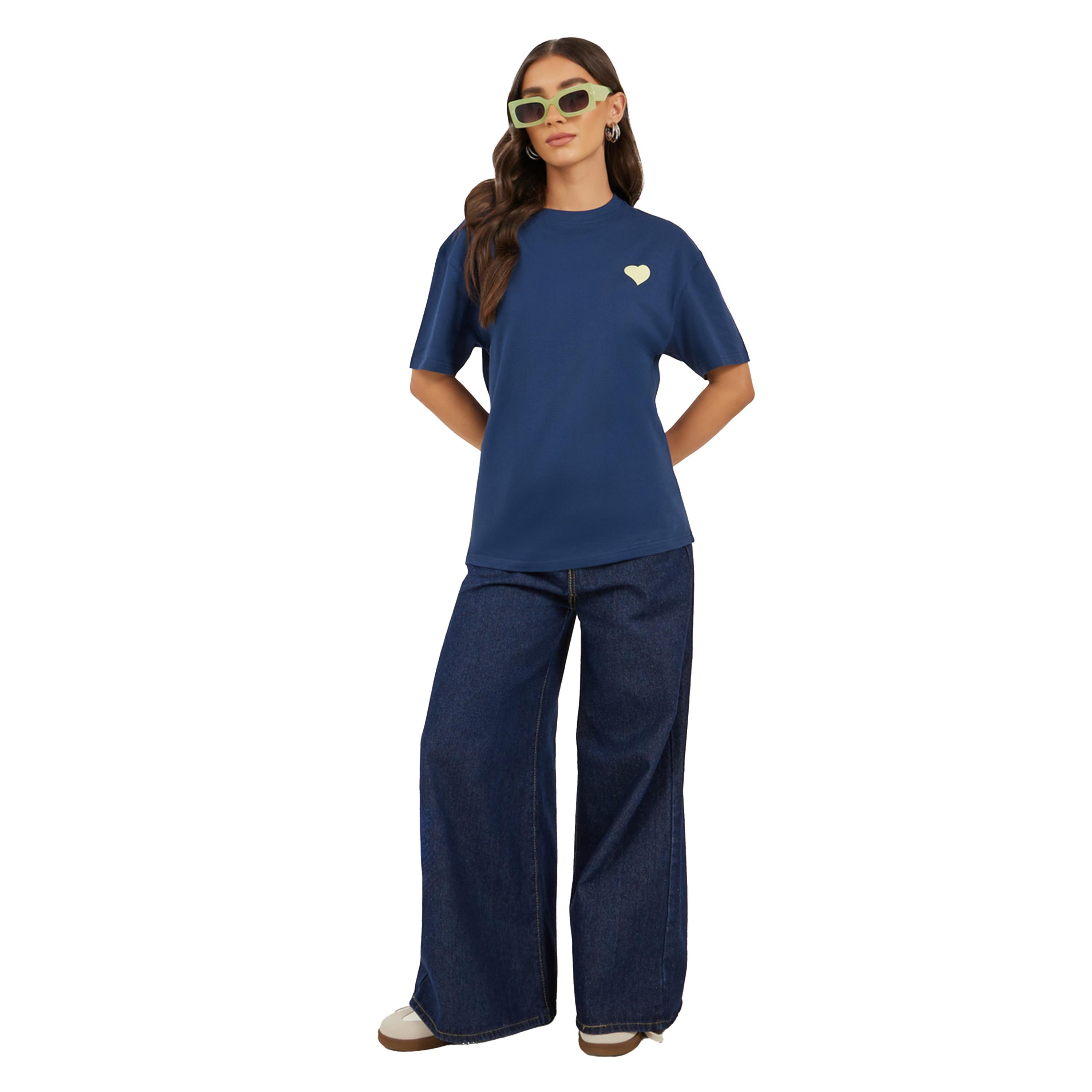 ستايلي -  تي شيرت مقاس كبيربطباعة شعار وأكتاف منسدلة-women-clothing-tshirts-image-3