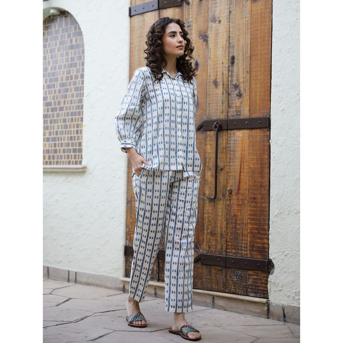 طقم من بنطال بيجاما مع بلوزة بطبعة صفوف ونقاط سانسكريتي هومز × ستايلي-women-clothing-nightwear-pyjamas-longsets-image-3