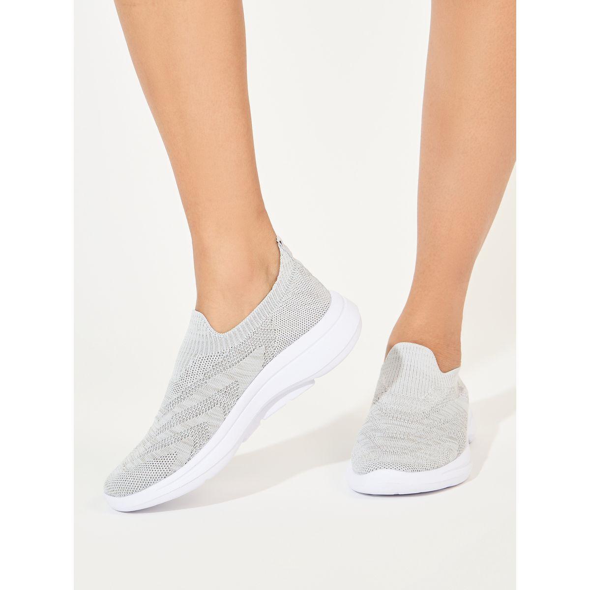 حذاء كاجوال سهل الارتداء بتفاصيل بارزة الملمس-women-shoes-loafersandmoccasins-image-1