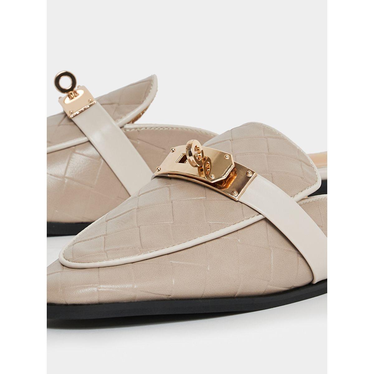 حذاء ميولز مزين بحلية معدنية بنمط إبزيم-women-shoes-loafersandmoccasins-image-5