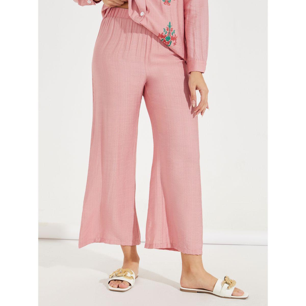 طقم منسق من بنطال مع بلوزة بتفاصيل مُطرّزة-women-clothing-coordsets-image-5