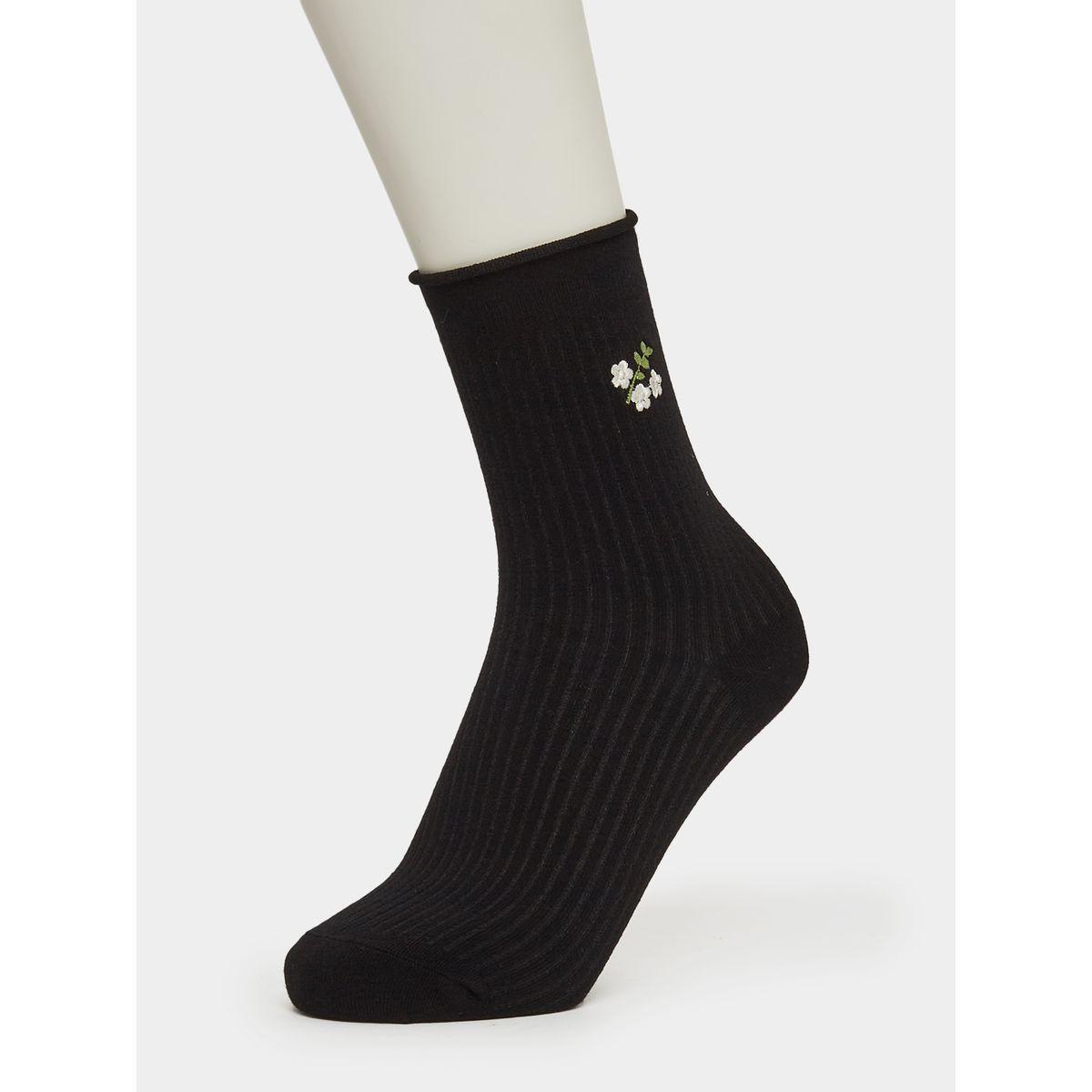 مجموعة من 2 جوارب بتفاصيل مُطرّزة-women-socksandstockings-image-5