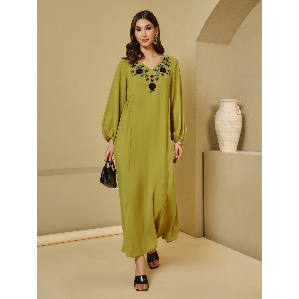 جلابية بتفاصيل مُطرّزة وأكمام فوليوم-women-arabicclothing-jalabiyas-image-1