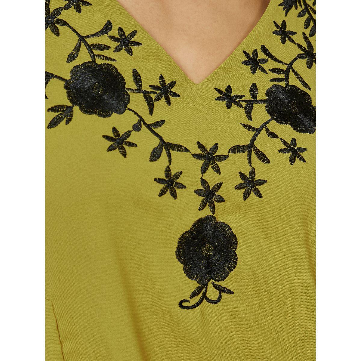 جلابية بتفاصيل مُطرّزة وأكمام فوليوم-women-arabicclothing-jalabiyas-image-3
