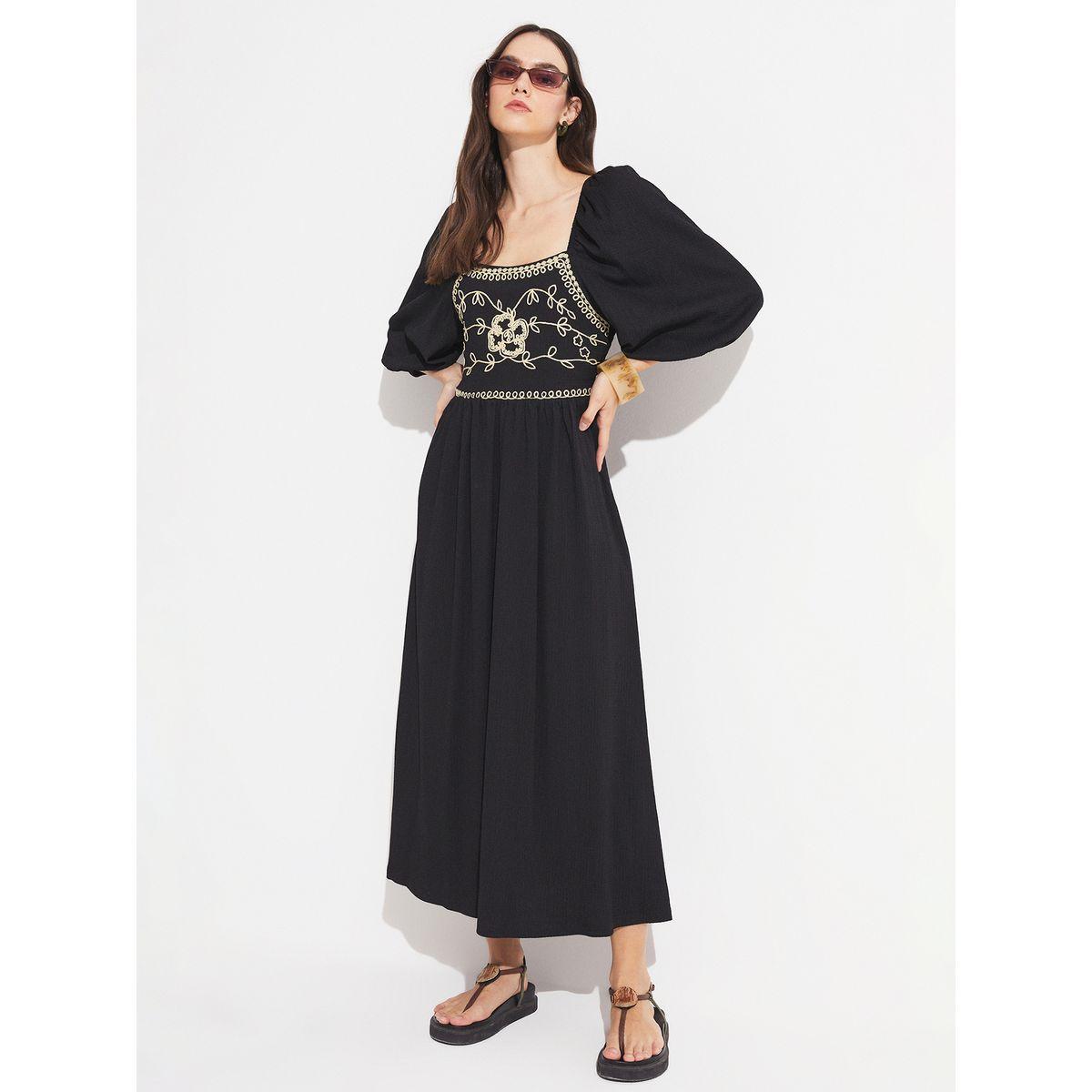 فستان طويل بياقة واسعة وتفاصيل مُطرّزة-women-clothing-dresses-image-5