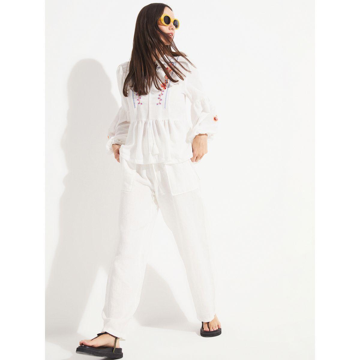 بلوزة كاجوال بتفاصيل مُطرّزة-women-clothing-shirtsandblouses-blouses-image-4