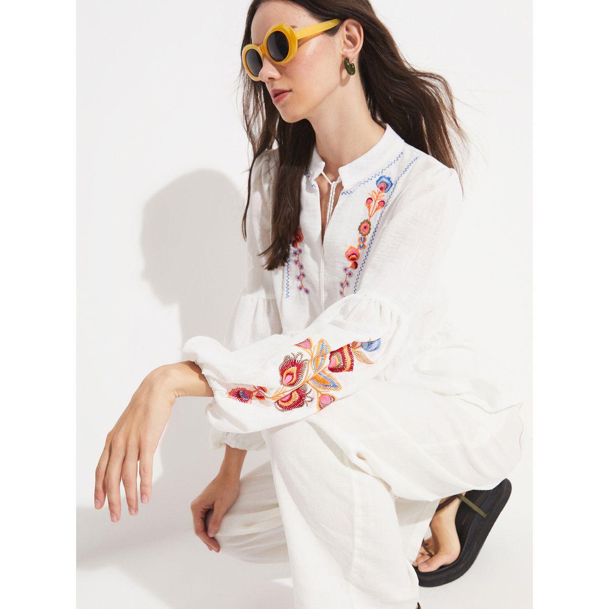 بلوزة كاجوال بتفاصيل مُطرّزة-women-clothing-shirtsandblouses-blouses-image-5