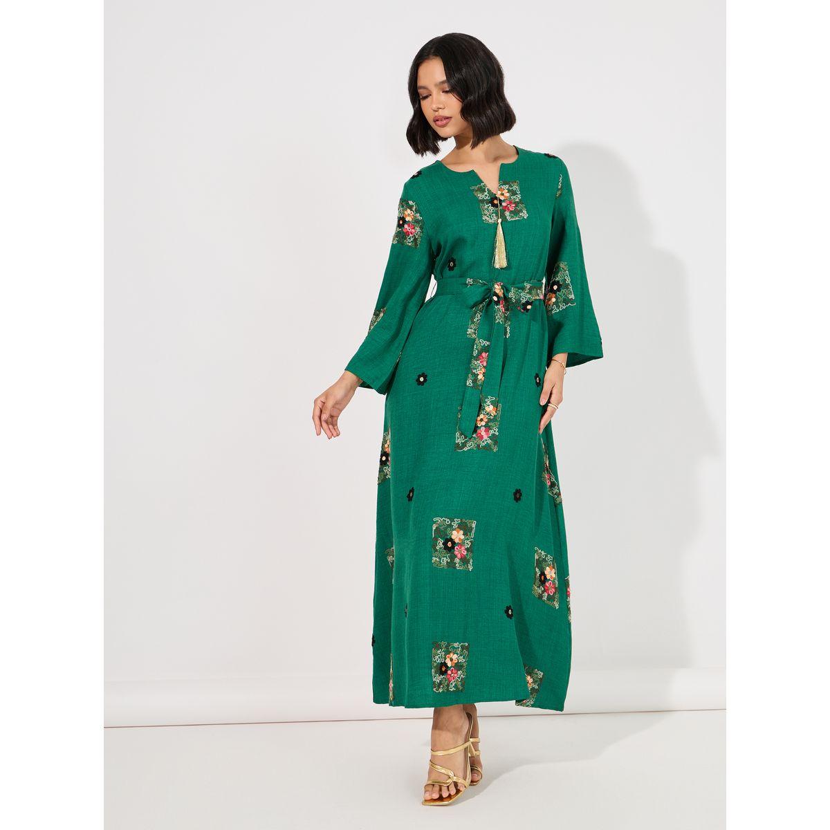 جلابية طويلة بتفاصيل مُطرّزة وشراشيب-women-arabicclothing-jalabiyas-image-1