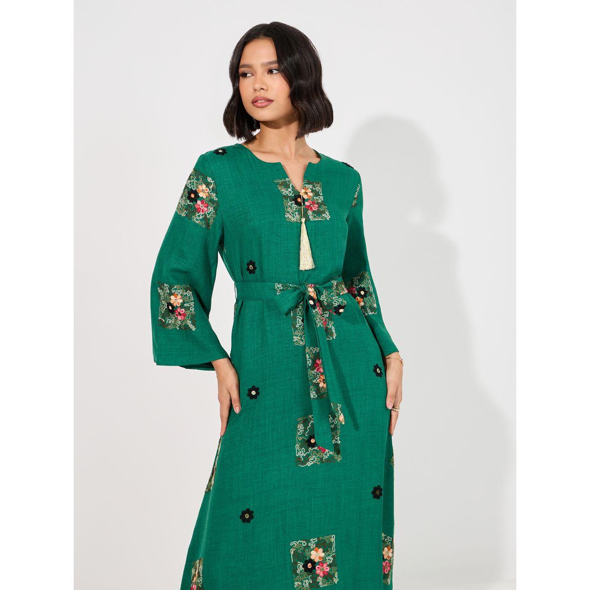 جلابية طويلة بتفاصيل مُطرّزة وشراشيب-women-arabicclothing-jalabiyas-image-2