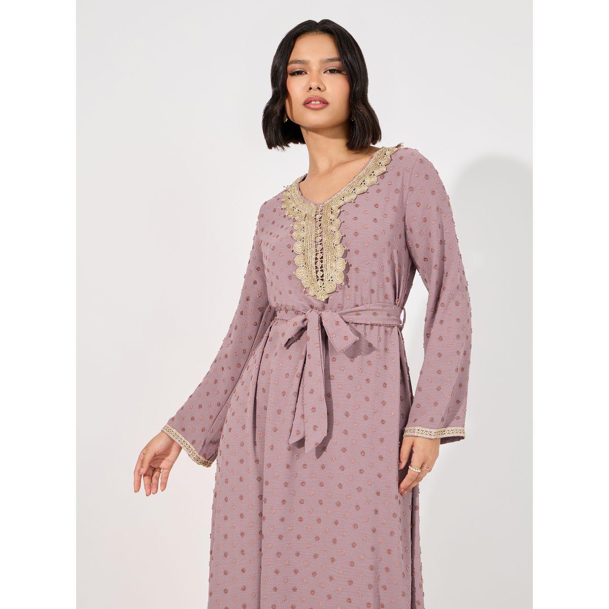جلابية بخيوط دوبي مع ياقة منمقة-women-arabicclothing-jalabiyas-image-2