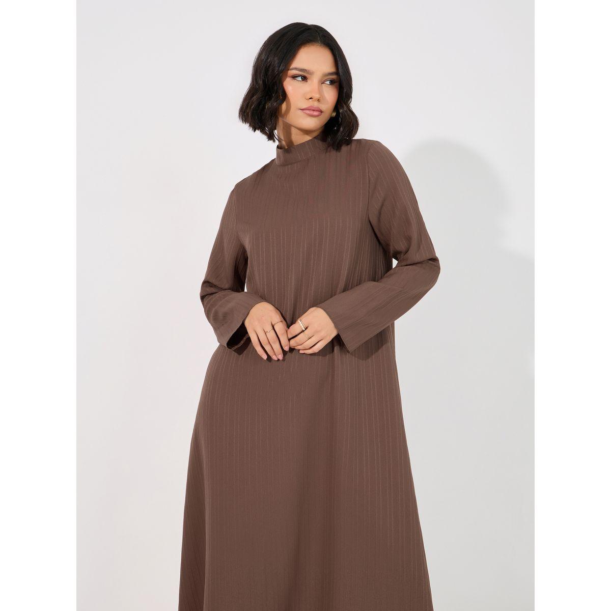 جلابية بياقة عالية وتفاصيل بارزة الملمس-women-arabicclothing-jalabiyas-image-2