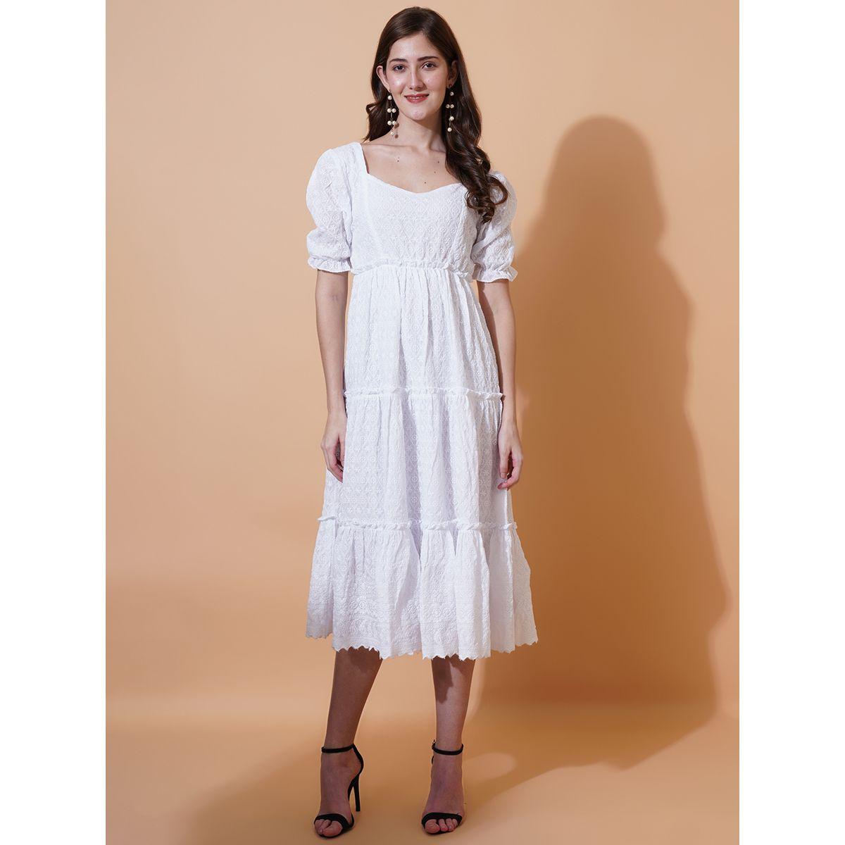فستان ميدي بتفاصيل مُطرّزة مع ياقة بشكل قلب يو آند إف × ستايلي-women-clothing-dresses-image-1
