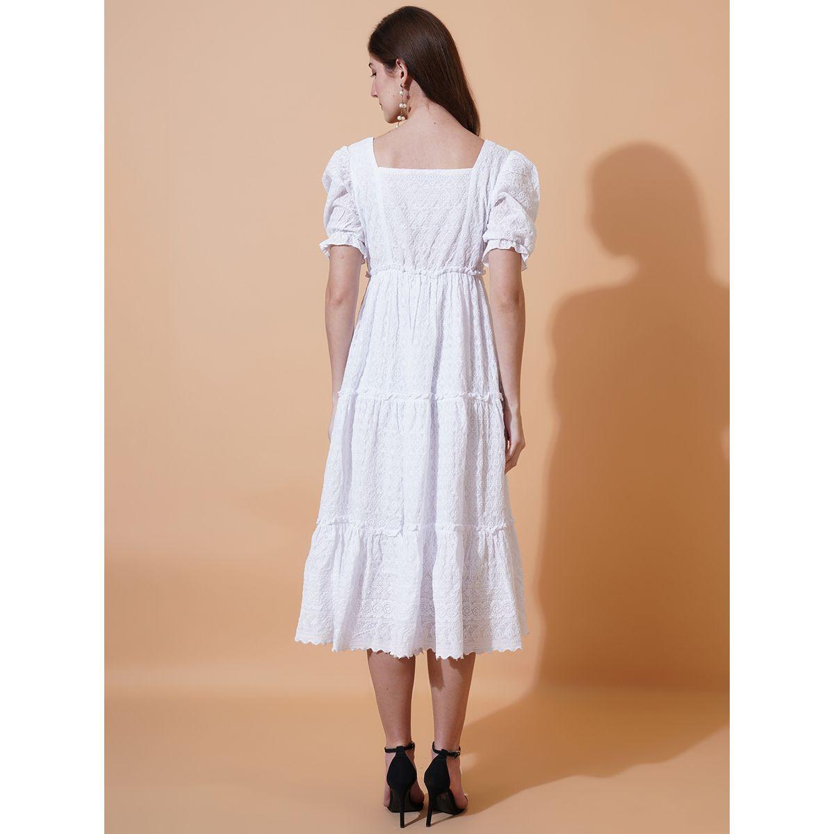 فستان ميدي بتفاصيل مُطرّزة مع ياقة بشكل قلب يو آند إف × ستايلي-women-clothing-dresses-image-2