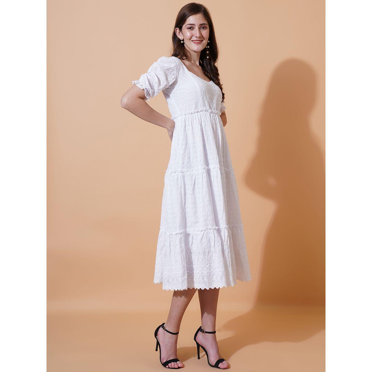 فستان ميدي بتفاصيل مُطرّزة مع ياقة بشكل قلب يو آند إف × ستايلي-women-clothing-dresses-image-3