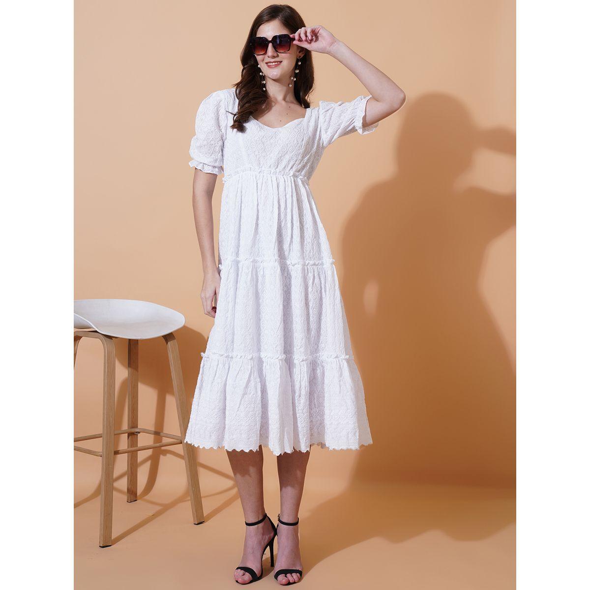 فستان ميدي بتفاصيل مُطرّزة مع ياقة بشكل قلب يو آند إف × ستايلي-women-clothing-dresses-image-4