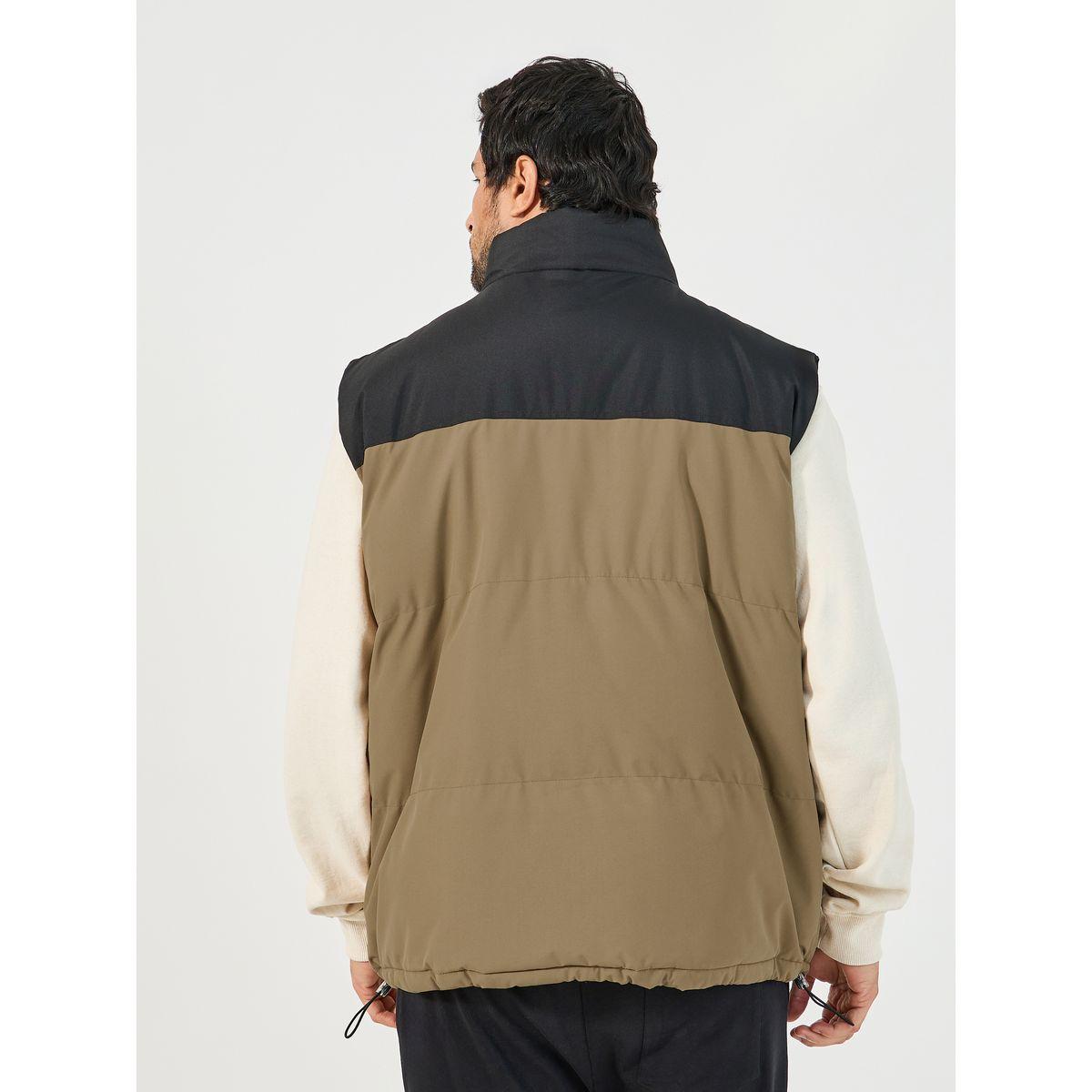 جاكيت منفوخ بلا أكمام ونمط كتل الالوان مع جيوب-men-clothing-jacketsandblazers-jackets-image-5