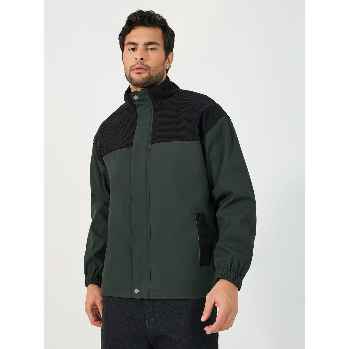 جاكيت وايندبريكر بأزرار غلق مخفية-men-clothing-jacketsandblazers-jackets-image-1