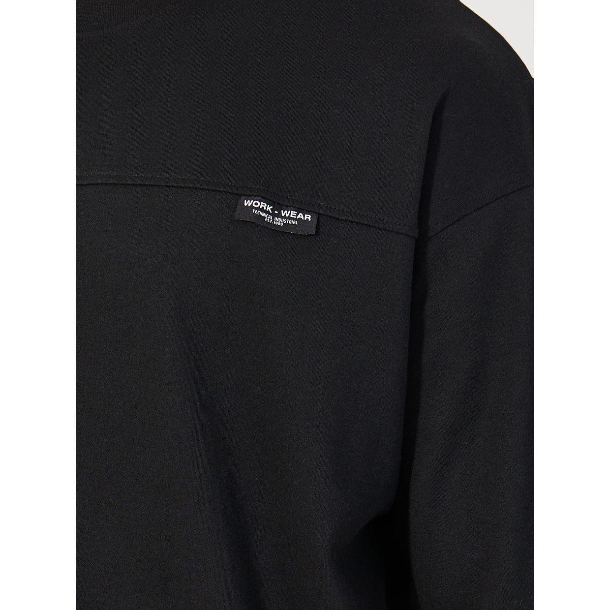 تيشيرت بوكسي بياقة دائرية وشارة-men-clothing-tshirtsandpolos-tshirts-image-3