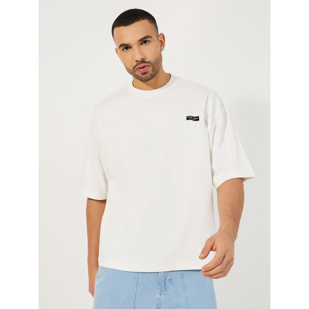 تيشيرت بوكسي بياقة دائرية وشارة-men-clothing-tshirtsandpolos-tshirts-image-1