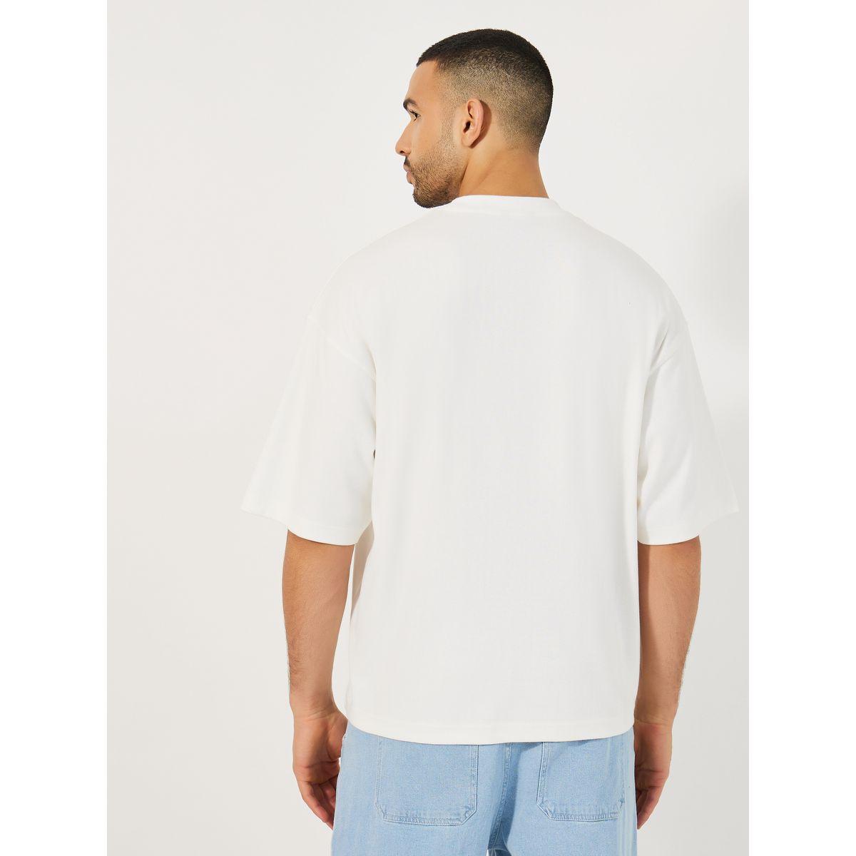 تيشيرت بوكسي بياقة دائرية وشارة-men-clothing-tshirtsandpolos-tshirts-image-4