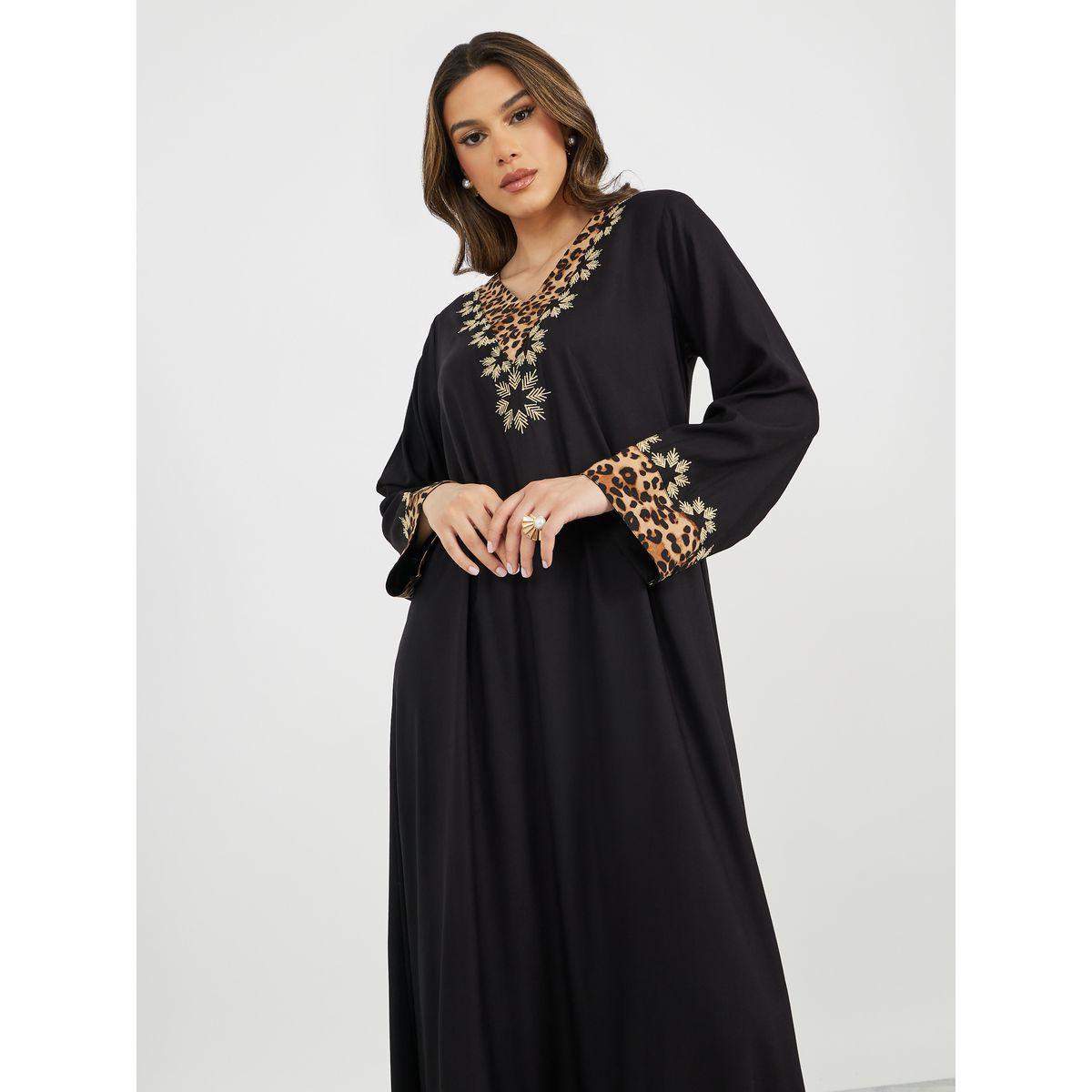 جلابية مطرزة بطبعة حيوانية ورقبة على شكل حرف V-women-arabicclothing-jalabiyas-image-3