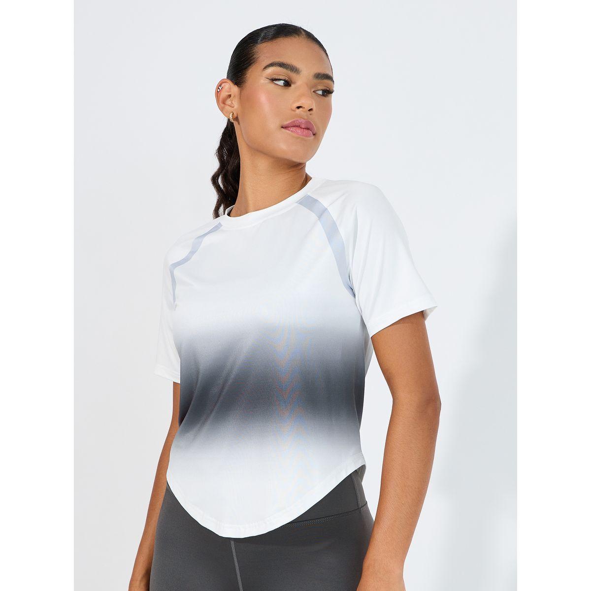بلوزة بحافة منحنية وتفاصيل شبكية-women-clothing-sportswearandactivewear-tshirtsandvests-image-1